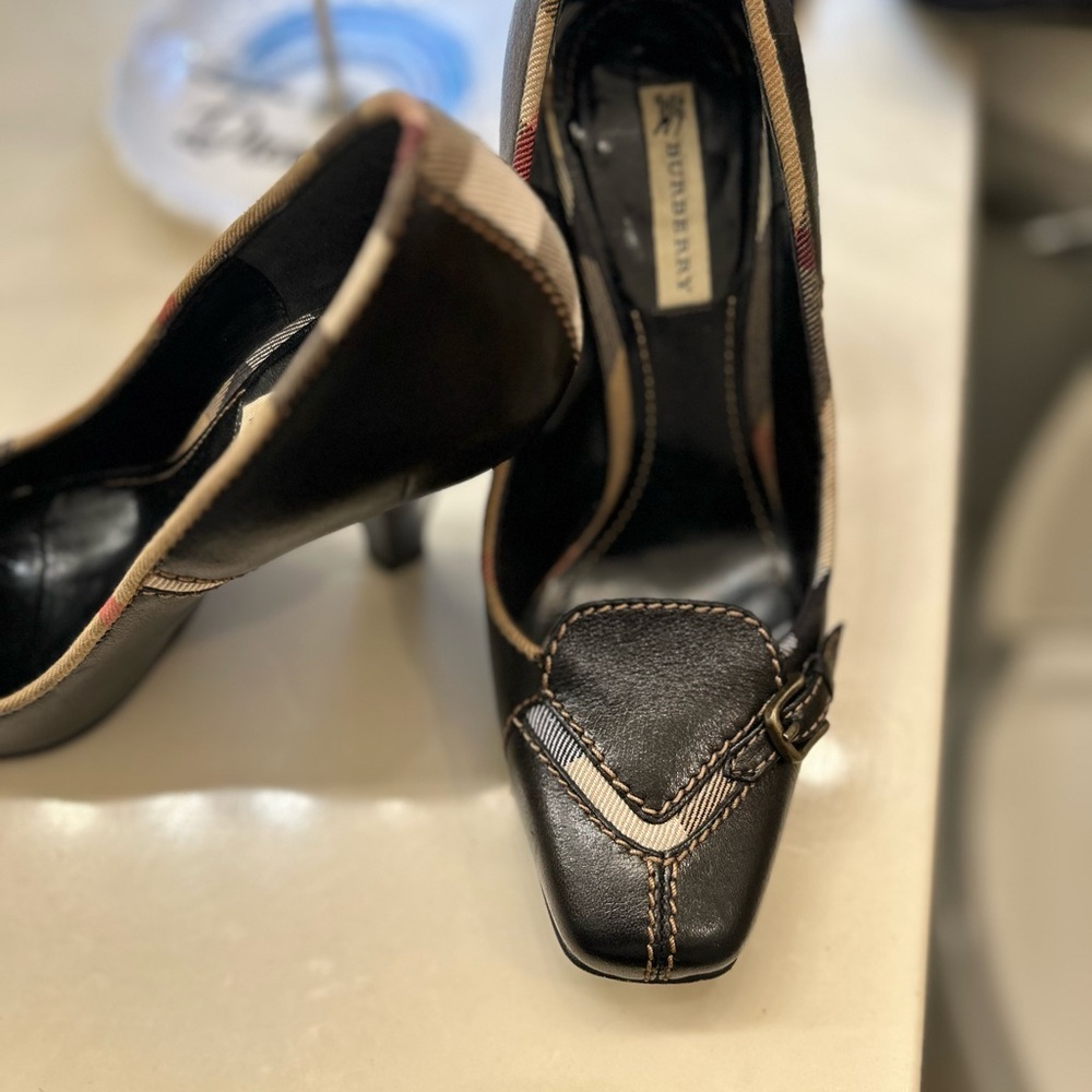 Burberry Black and Cream Heels